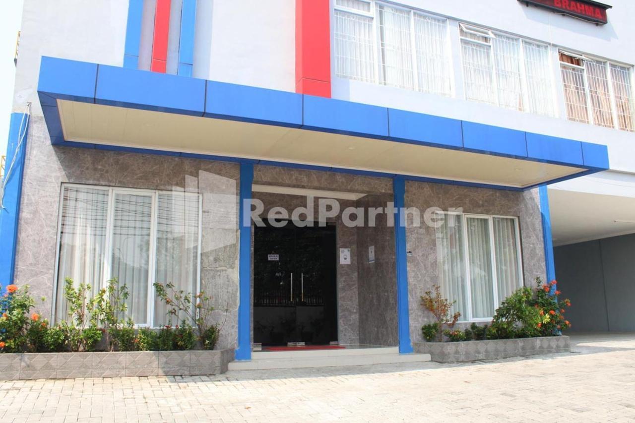 Brahma Hotel Mitra Reddoorz Jakarta Exterior photo